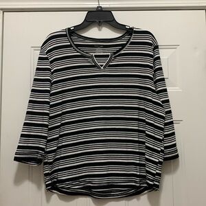 4/$10 Black/white size XL petite cotton blend top